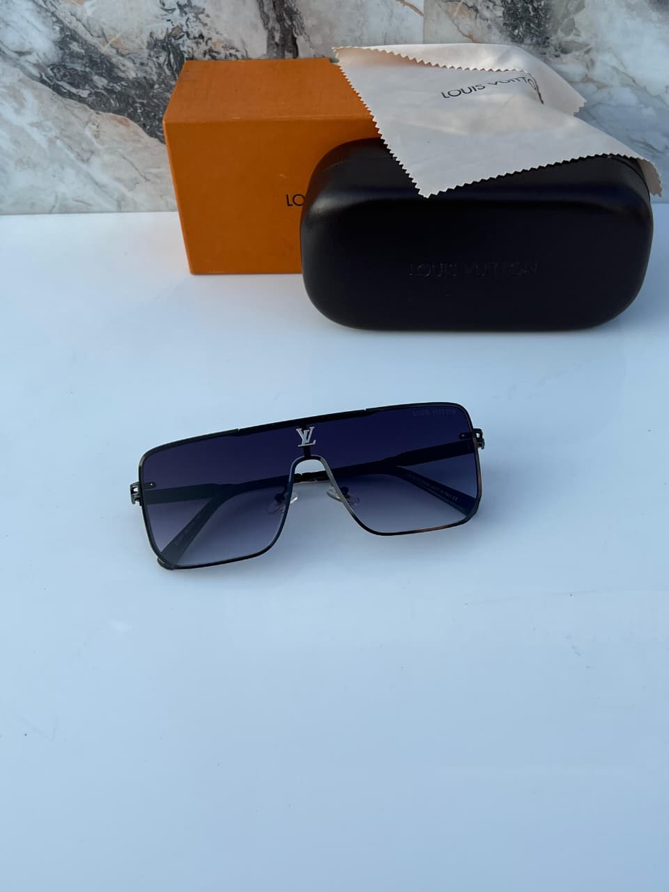 Lou_is vuitto_n 0500